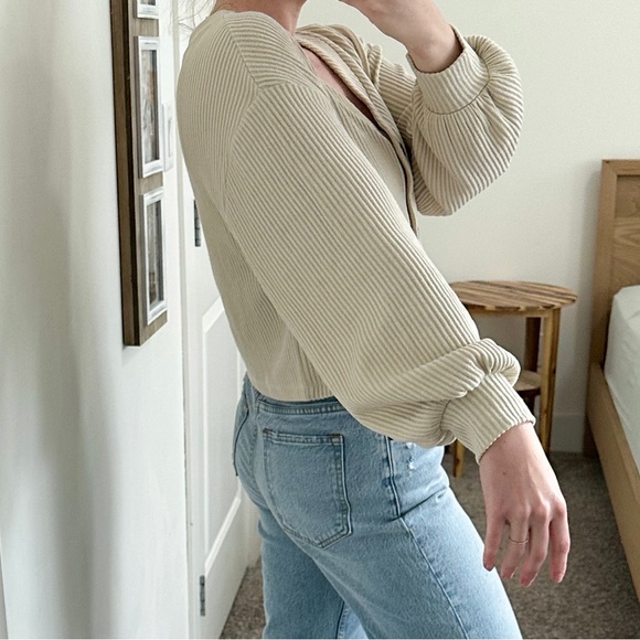 OAK + FORT Nude Beige Ribbed Lantern Sleeve Cardigan - Picture 7 of 13